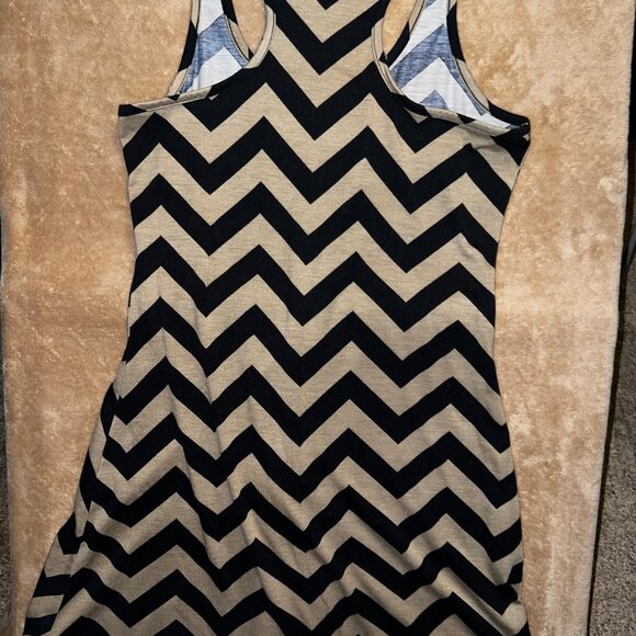 Faded Glory Medium Chevron Razorback Sleeveless Tank Tan Black C03 - Picture 6 of 6